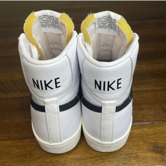 Nike Blazer Mid 77 Sneakers, Women's Size 6.5 - Picture 3 of 5